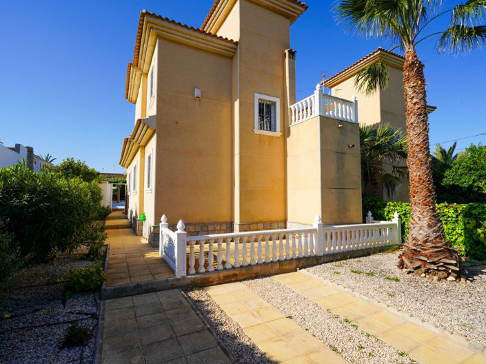 Image No.8-3 Bed Villa for sale