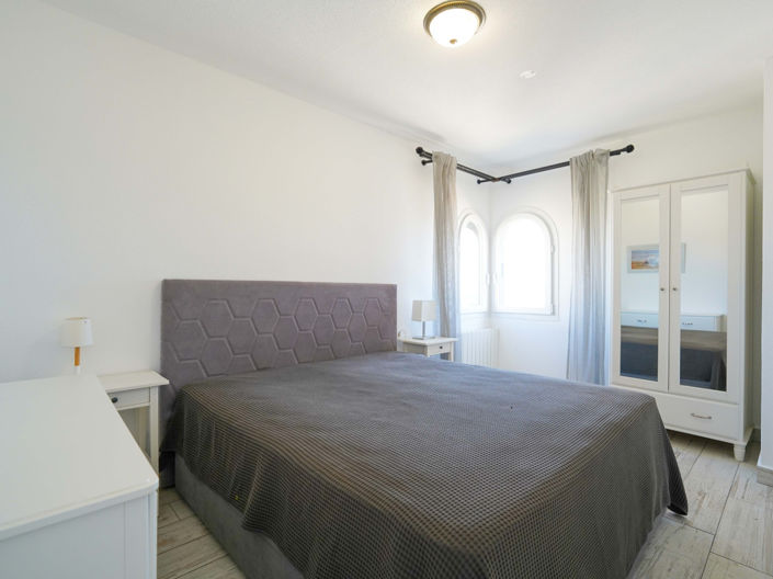 Image No.20-2 Bed Apartment for sale