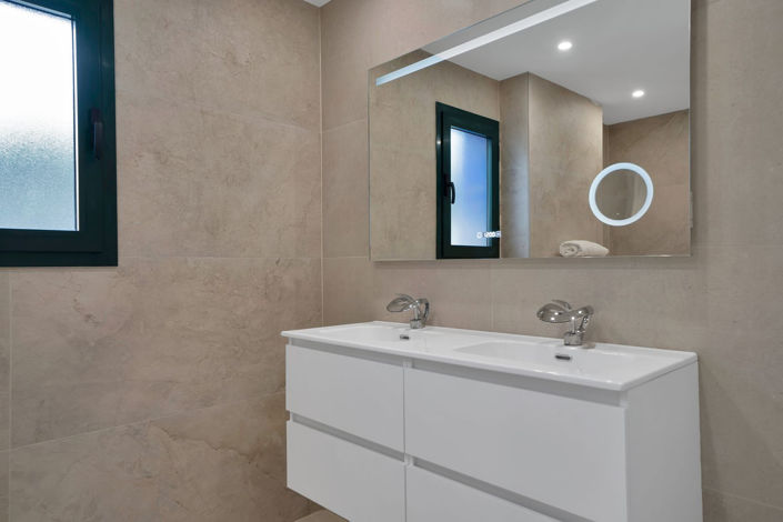 Image No.17-4 Bed Apartment for sale
