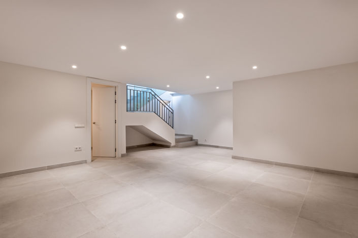 Image No.12-4 Bed House for sale