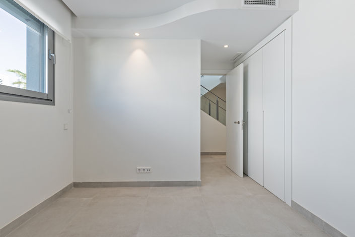 Image No.23-4 Bed House for sale