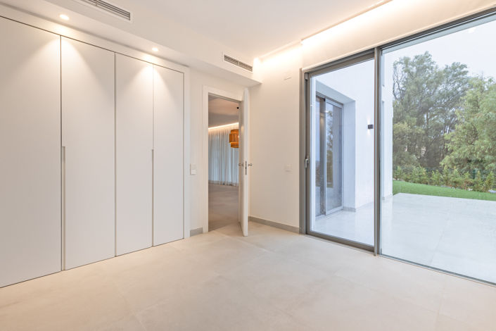 Image No.30-4 Bed House for sale
