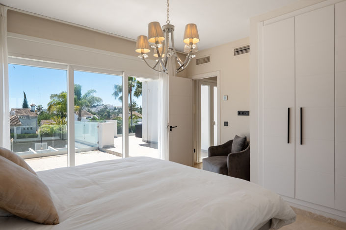 Image No.20-6 Bed Villa for sale