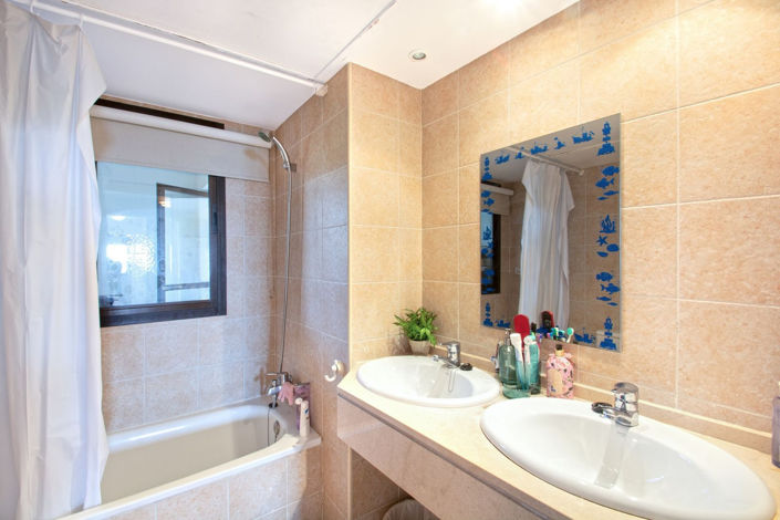 Image No.10-3 Bed Apartment for sale