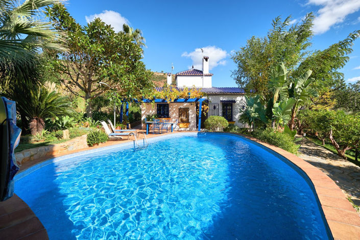 Image No.2-Villa de 2 chambres à vendre à Estepona