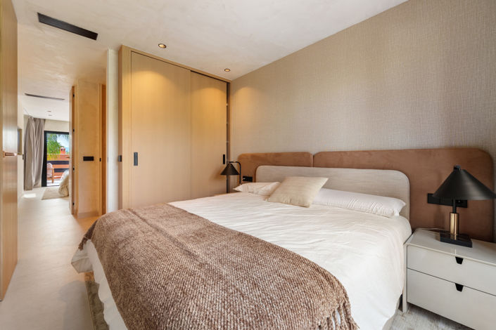 Image No.17-4 Bed Townhouse for sale
