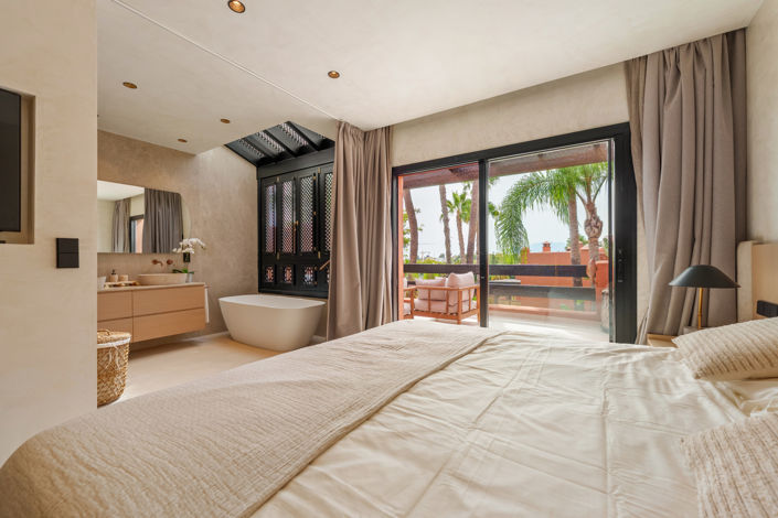 Image No.21-4 Bed Townhouse for sale