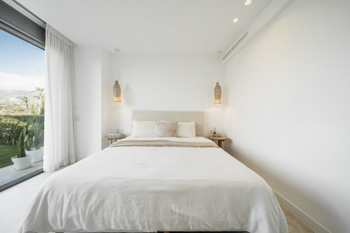 Image No.23-4 Bed Property for sale