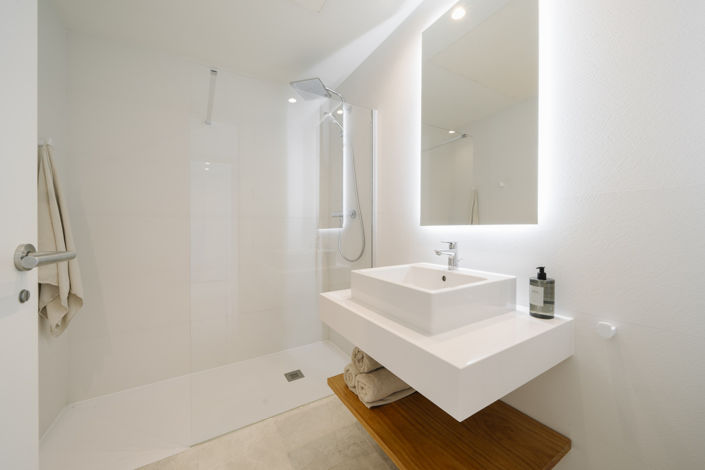 Image No.26-4 Bed Property for sale