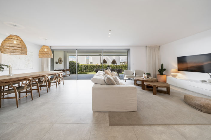 Image No.4-4 Bed Property for sale