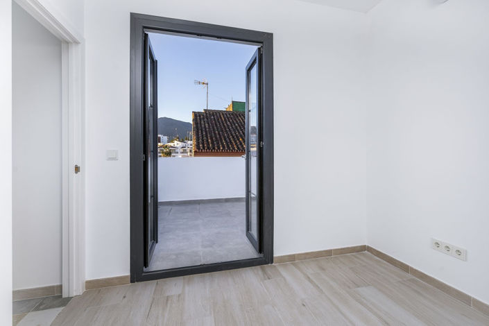 Image No.31-3 Bed Townhouse for sale