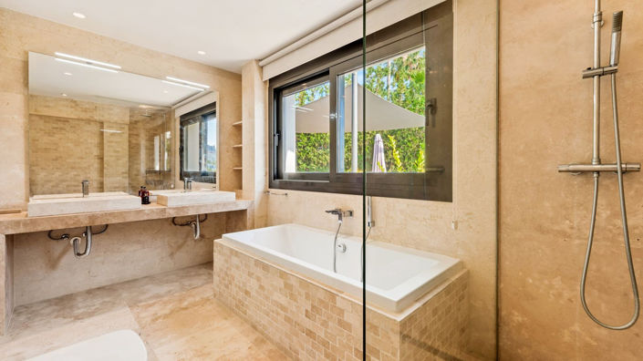 Image No.10-5 Bed Villa for sale