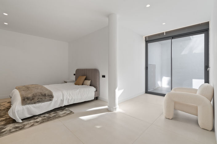 Image No.17-5 Bed Townhouse for sale