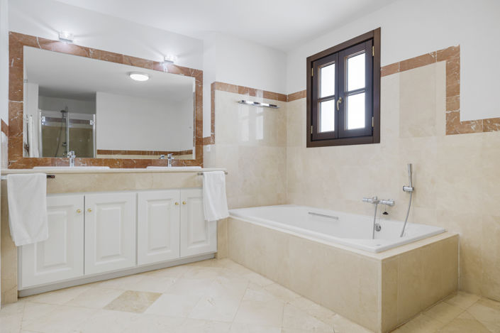 Image No.7-5 Bed Townhouse for sale