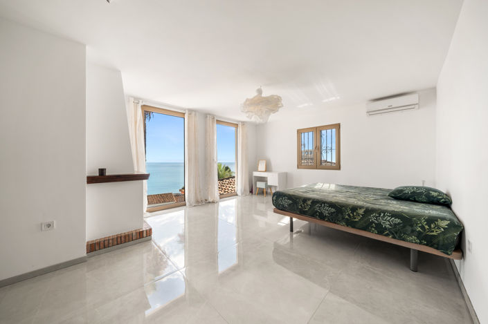 Image No.17-7 Bed Villa for sale