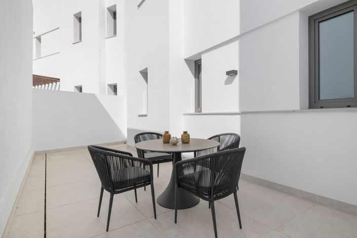 Image No.7-2 Bed Property for sale