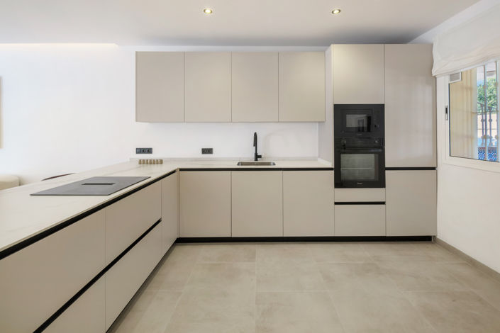 Image No.6-3 Bed Property for sale