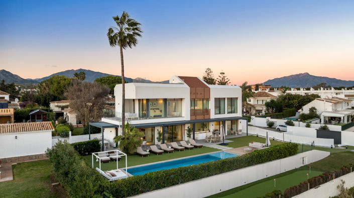 Image No.3-Villa de 5 chambres à vendre à Estepona