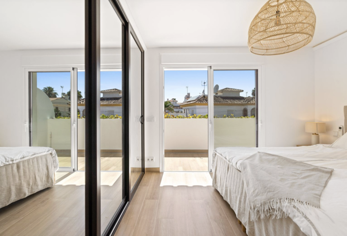 Image No.11-4 Bed Townhouse for sale