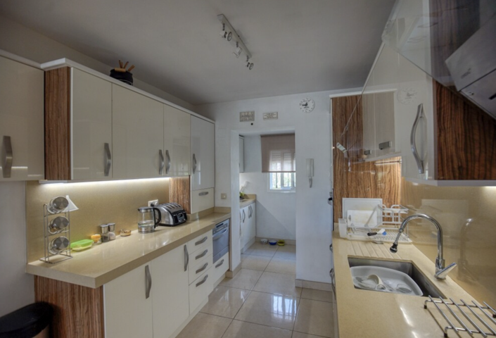 Image No.10-4 Bed Townhouse for sale