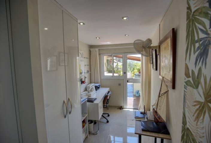 Image No.26-4 Bed Townhouse for sale