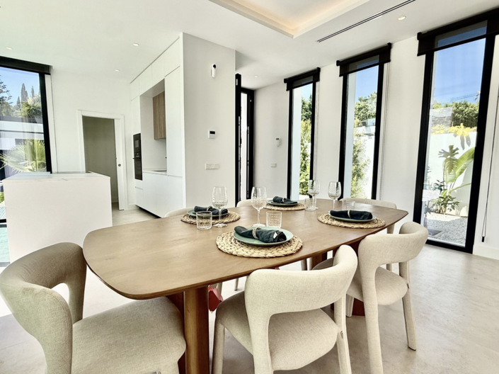 Image No.15-6 Bed Villa for sale