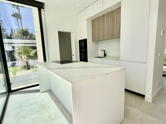 Image No.17-6 Bed Villa for sale