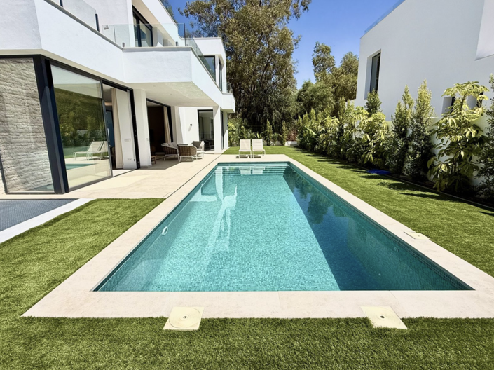 Image No.2-6 Bed Villa for sale