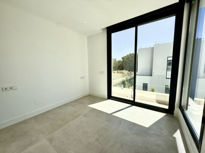 Image No.23-6 Bed Villa for sale