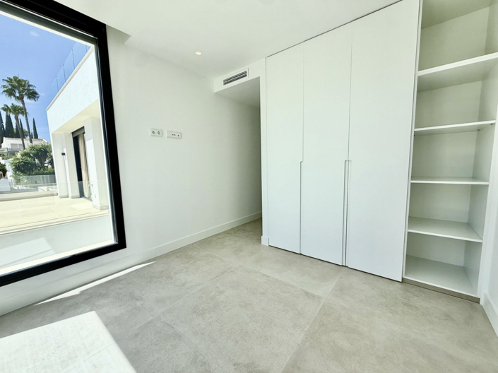 Image No.25-6 Bed Villa for sale