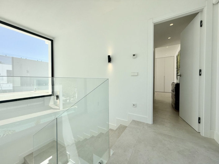 Image No.27-6 Bed Villa for sale