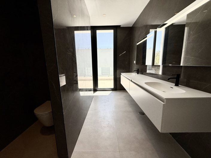 Image No.30-6 Bed Villa for sale