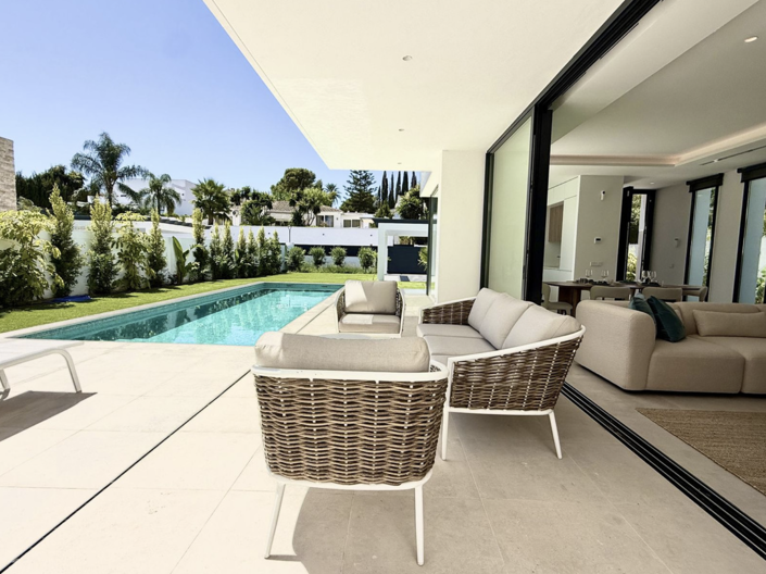 Image No.8-6 Bed Villa for sale