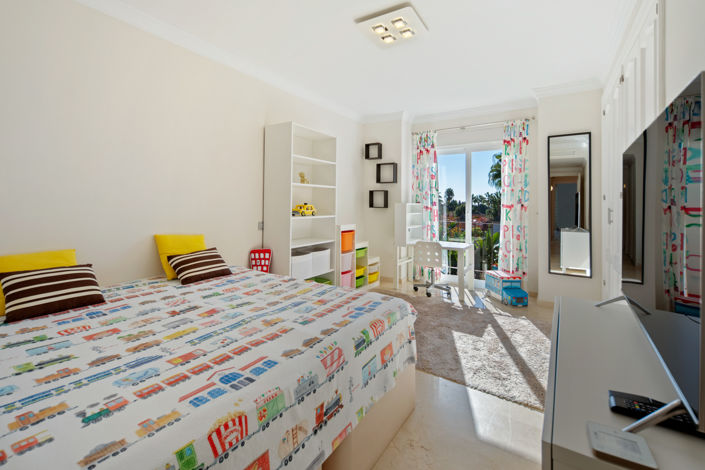 Image No.18-5 Bed Townhouse for sale