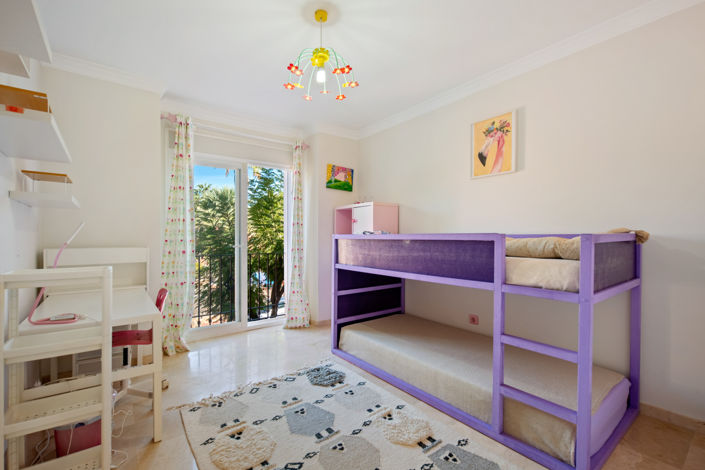 Image No.22-5 Bed Townhouse for sale