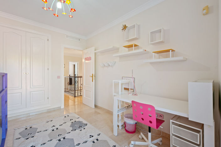 Image No.23-5 Bed Townhouse for sale