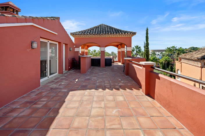 Image No.28-5 Bed Townhouse for sale