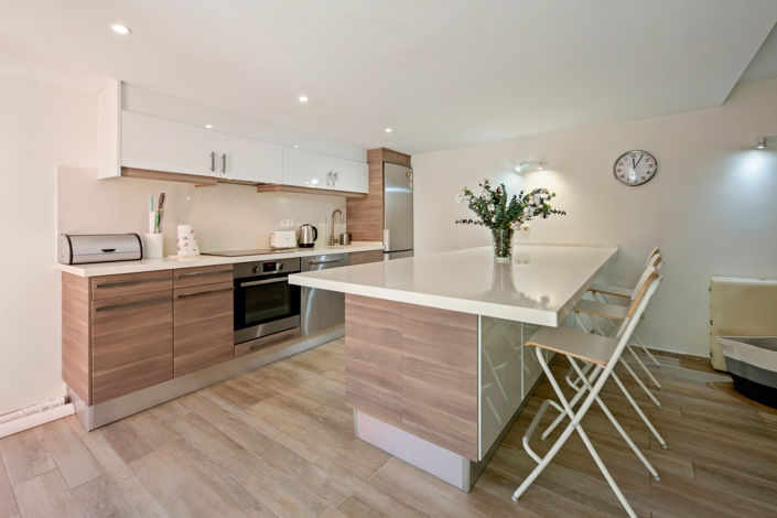 Image No.40-5 Bed Townhouse for sale