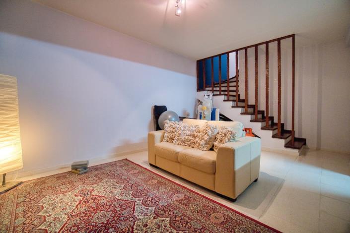 Image No.19-4 Bed Townhouse for sale