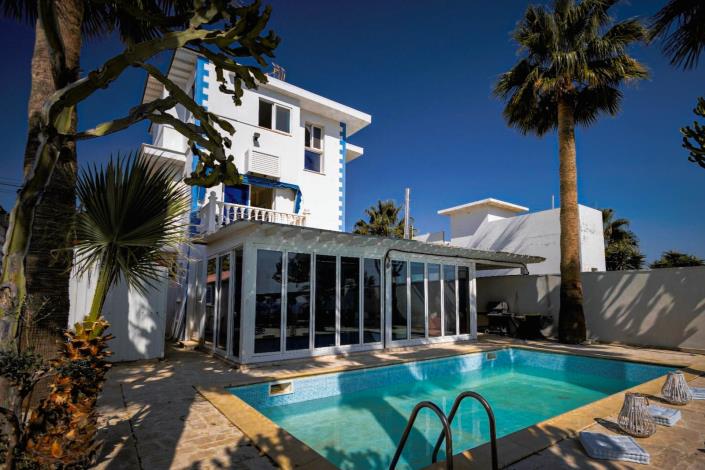 Image No.2-4 Bed Villa / Detached for sale