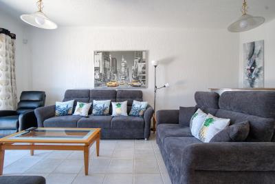 680754-detached-villa-for-sale-in-kato-paphos-universal_orig