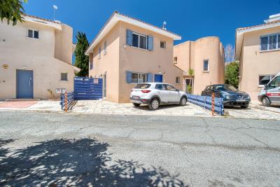 680735-detached-villa-for-sale-in-kato-paphos-universal_orig
