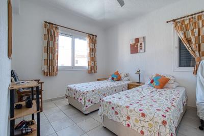 680736-detached-villa-for-sale-in-kato-paphos-universal_orig
