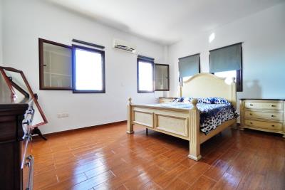 664955-detached-villa-for-sale-in-select-location_orig