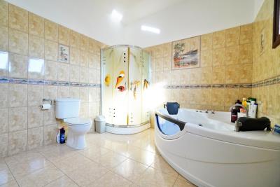 664957-detached-villa-for-sale-in-select-location_orig