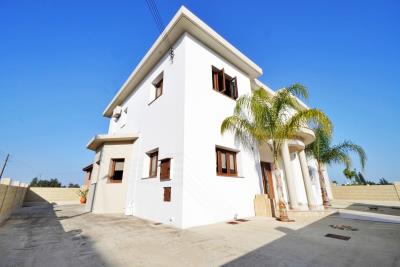 664964-detached-villa-for-sale-in-select-location_orig