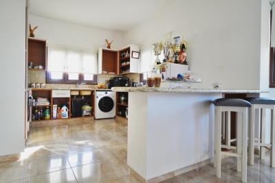 664949-detached-villa-for-sale-in-select-location_orig