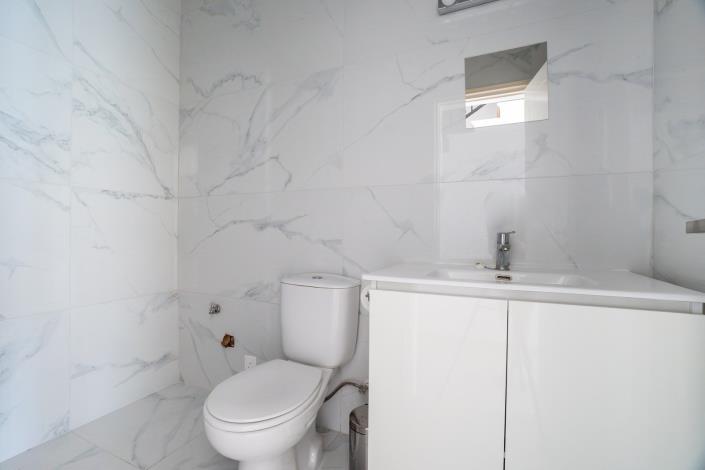 Image No.18-2 Bed Townhouse for sale