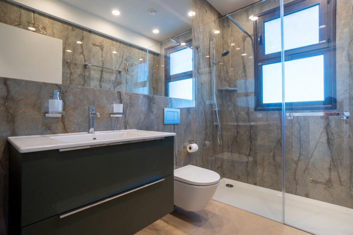 Image No.18-4 Bed Villa / Detached for sale