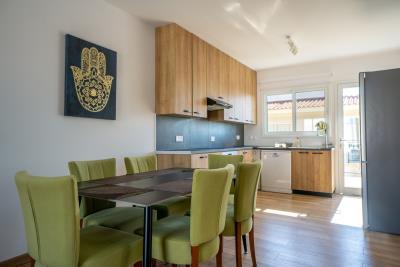 764686-apartment-for-sale-in-chloraka_orig